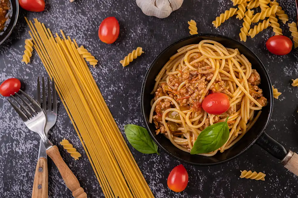 Спагетти для правильного питания. Спагетти Помодоро. Макароны с жареным луком. Спагетти из пинтереста.